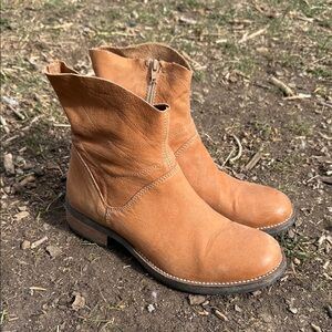 Cafe noir leather booties